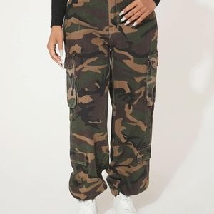 ❌SOLD❌Shein SXY Camo Print Flap Pocket Side Cargo Jeans Size L